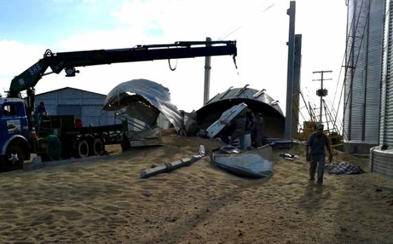 Silo de grãos desaba e
uma pessoa morre em Vitória das Missões - foto 2