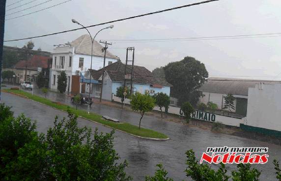 Chuva ameniza o forte calor em Três de Maio - foto 2