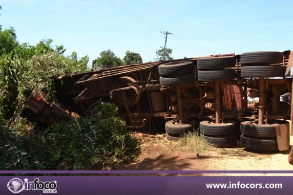 Carreta tomba em grave acidente em Frederico Westphalen - foto 2