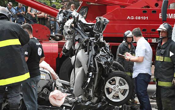 Mulher de executivo que ocupava táxi esmagado por ônibus soube da notícia pela TV - foto 3