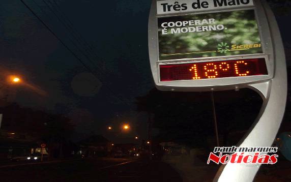 Termômetro do Sicredi no centro da cidade marcou 18º C no 

início da manhã