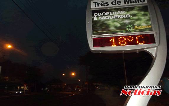 Termômetro do Sicredi no centro da cidade marcou 18º C no 

início da manhã