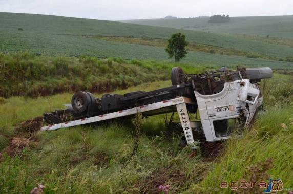 Colisão entre carro e caminhão mata três pessoas em Santa Bárbara do Sul - foto 3