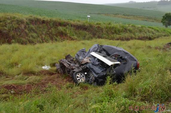 Colisão entre carro e caminhão mata três pessoas em Santa Bárbara do Sul - foto 2