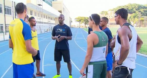 Lenda, Michael Johnson vira quinto 

elemento do revezamento brasileiro - foto 2