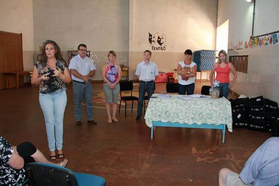 Idosos se preparam para hidroginástica - foto 2