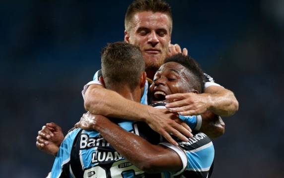 Em jogo duro na Arena, garoto de 20 anos marca gol e tem grande atuação. Placar 

de 3 a 0 tem gols de Ramiro e Alan Ruiz, que entrou na vaga do meia