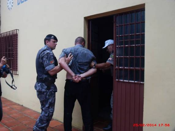Soldados do POE de Santo Ângelo efetuam prisão de autor de homicídio, em Santa Rosa - foto 2