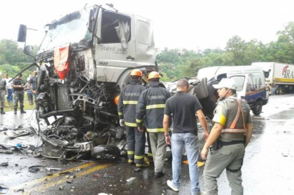 Acidente deixa pelo menos dois mortos e dois feridos na Rota do Sol, em Caxias do Sul - foto 3