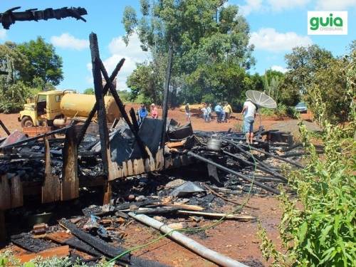 Residência de família foi destruída pelo fogo em Bela Vista, no interior de Crissiumal - foto 3