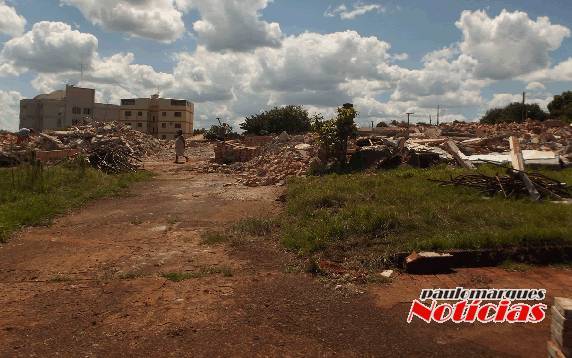 Antiga área do Hospital Santo Antônio está sendo preparada para receber estrutura das Lojas Becker - foto 3