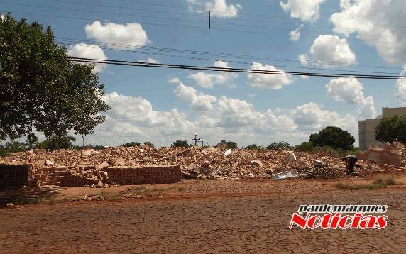 Antiga área do Hospital Santo Antônio está sendo preparada para receber estrutura das Lojas Becker - foto 2