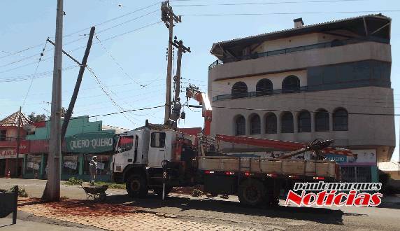 Motorista perde o controle de direção e bate com Fusca em poste da rede elétrica - foto 3