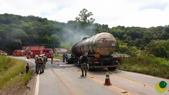Motorista morre carbonizado em colisão frontal na ERS-324 - foto 3