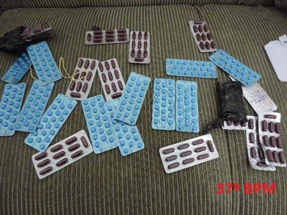 Brigada Militar apreende veículo de Santiago com mercadorias e medicamentos - foto 3
