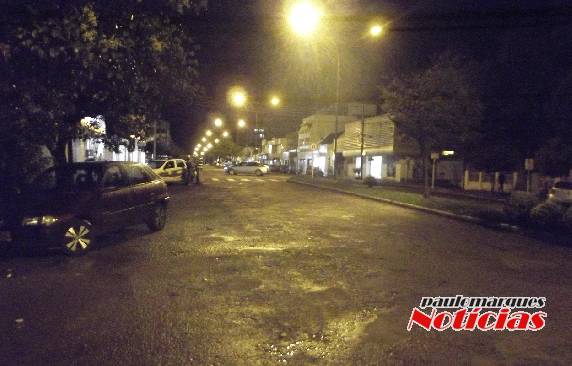 Jovem é
atropelada em cima da faixa de segurança no centro de Três de Maio - foto 2