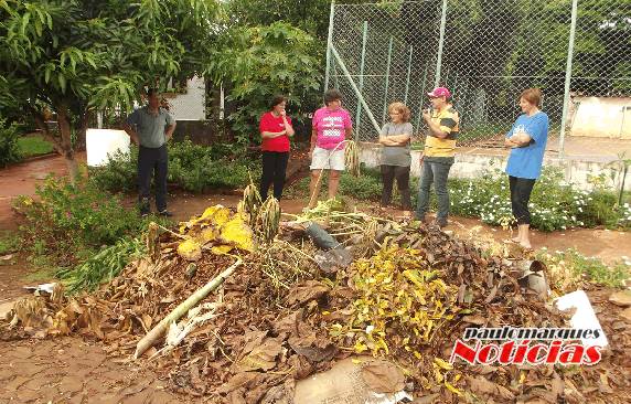 Acumulo de lixo deixam cheiro forte nas proximidades