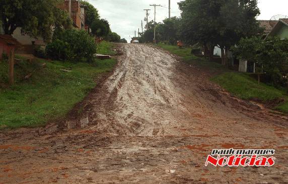 Caminhoneiros estão sem saída no bairro Guaíra e não conseguem retornar com carga - foto 2