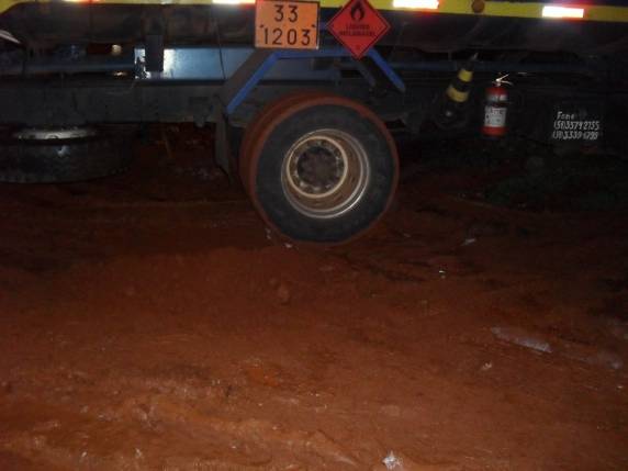 Munícipe escreveu um relato do que aconteceu em consequência do barro em uma
rua de Três de Maio - foto 3