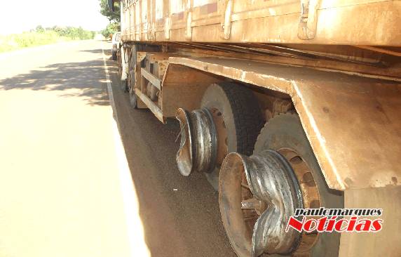 Motorista sai ileso de grave acidente com caminhão transportador de leite na BR 472 em Três de Maio - foto 3