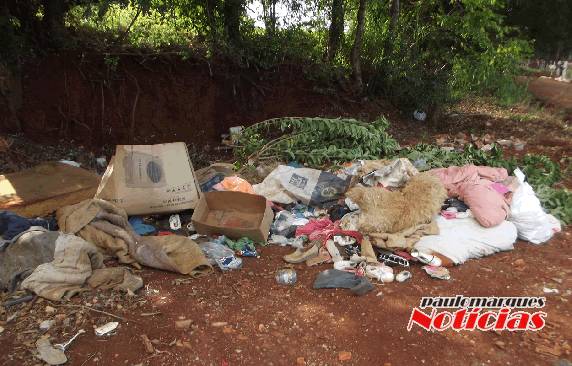 Rua Giruá vem sendo alvo de descarte de lixo em Três de Maio - foto 2