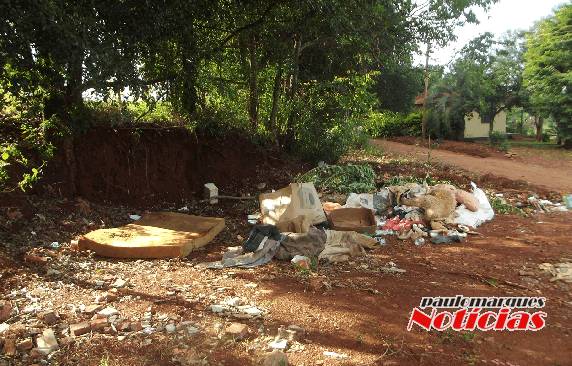 Rua Giruá vem sendo alvo de descarte de lixo em Três de Maio - foto 3