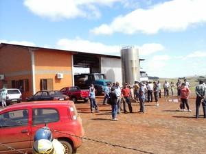 Ato em Augusto Pestana reivindica pagamento por
empresa suspeita de adulterar leite - foto 3