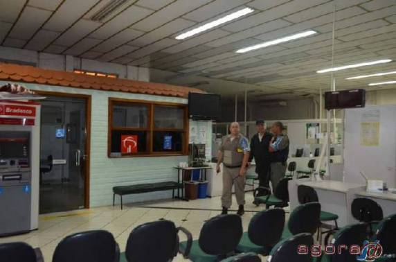 Ladrões roubam o caixa eletrônico do Banco do Brasil instalado da Prefeitura de Panambi - foto 3