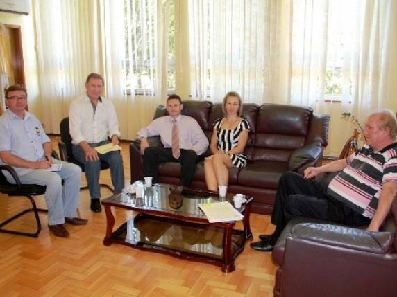 A visita dos juízes também foi acompanhada pelo procurador-

geral do Município, Jorge Wächter e pelo chefe de gabinete, Leandro Maehler