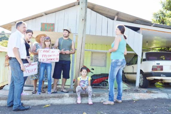 Após receberem ordem de despejo, moradores protestam em Santo Ângelo - foto 3