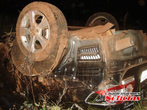 Duas jovens ficaram feridas em
capotagem de automóvel na ERS 342 em Horizontina - foto 3