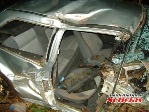 Jovens ficaram gravemente feridos em colisão de automóvel e caminhão na RSC 472 - foto 3