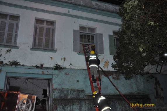 Princípio de incêndio destrói
cômodos de residência em Ijuí - foto 3