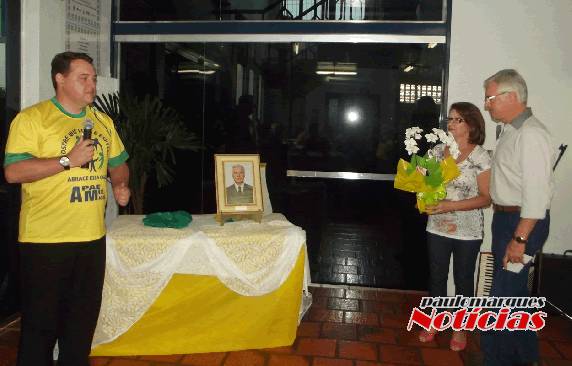 A foto do ex-presidente Vilson vai pra 

galeria