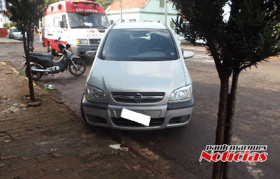 Colisão entre carro e moto deixa uma jovem ferida no centro de Três de Maio - foto 2