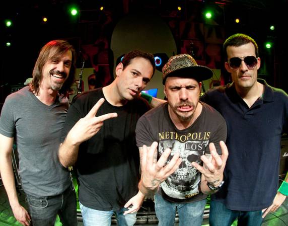 A banda encerra a programação da grade de shows da feira