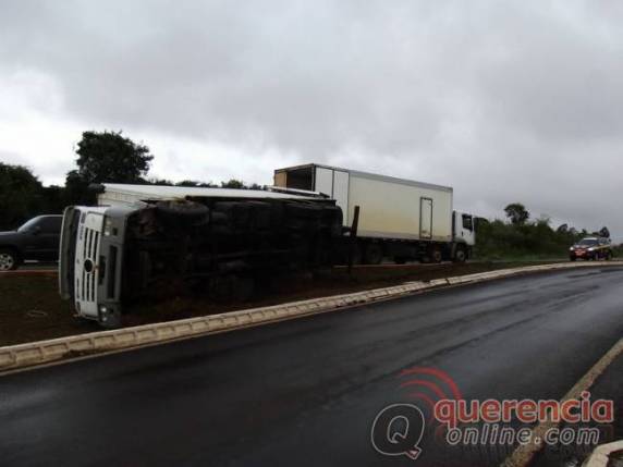 Caminhão de Santa Rosa Tomba na BR 468 em Santo Augusto - foto 2