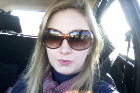 Imagens mostram Kimberly Rückert, um 

dia antes de sua morte, discutindo com homem mais velho