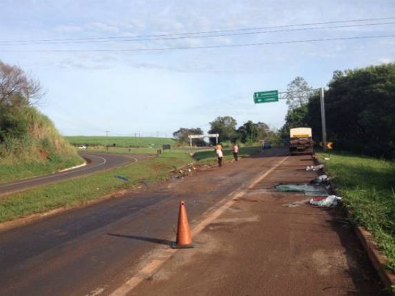 Acidente com ônibus
deixa oito mortos e pelo menos 30 feridos no PR - foto 3
