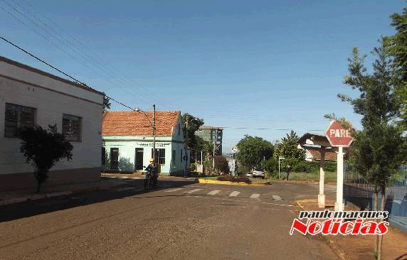 Rótula de entroncamento da Av. Avaí com a rua Padre Cacique tem via preferencial - foto 2