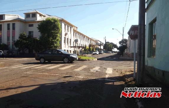 Rótula de entroncamento da Av. Avaí com a rua Padre Cacique tem via preferencial - foto 3