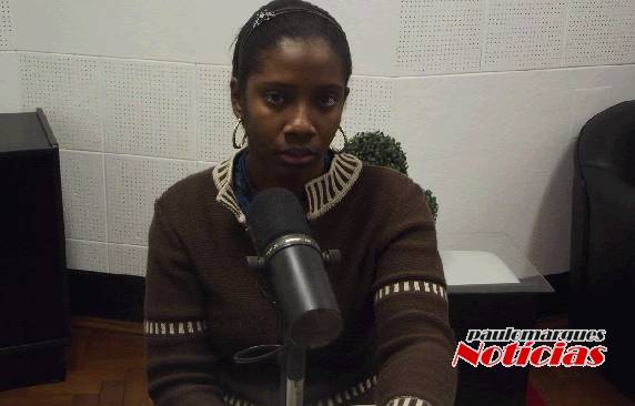Ela esteve na Rádio Colonial AM na manhã desta quinta-feira