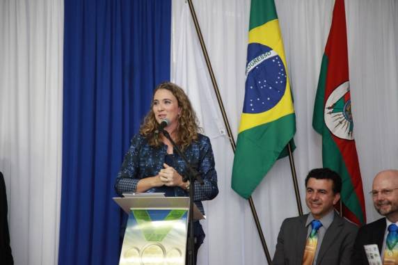 A presidente da feira, Ângela Maraschin, destacou a honra e a responsabilidade de 

ser a primeira mulher a comandar o evento