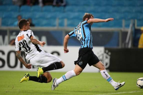 Jovens resolvem, Grêmio bate Atlético-MG e vence a primeira no Brasileirão - foto 2