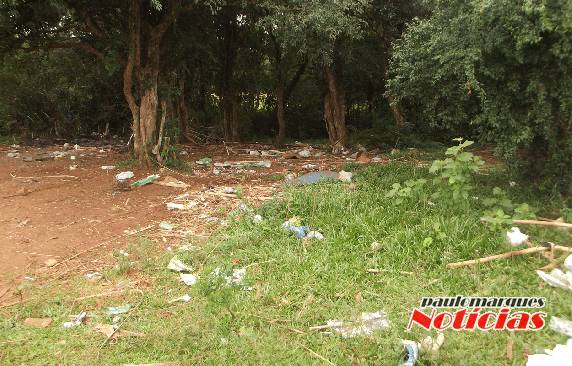 Moradores de dois bairros reclamam de lixo deixado por indígenas em área que acampam - foto 3