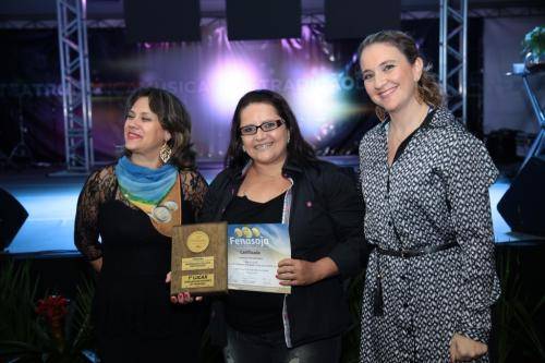 Com grande criatividade, Roseméri Schmidt produziu a vitrine da loja 

Pépe Calçados de Santa Rosa
