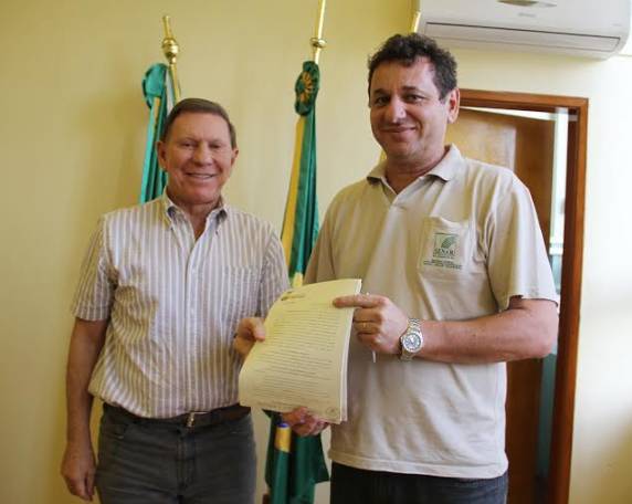 Executivo assina contratos com entidades - foto 2