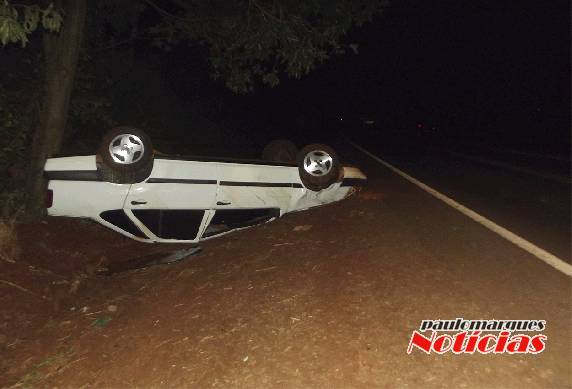 Motorista perde o controle e capota automóvel na ERS 342 em Três de Maio - foto 2