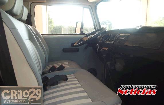 Se você
ainda sonha em ter uma Kombi 0Km, aproveite as últimas que estão no Grilo Automóveis - foto 2