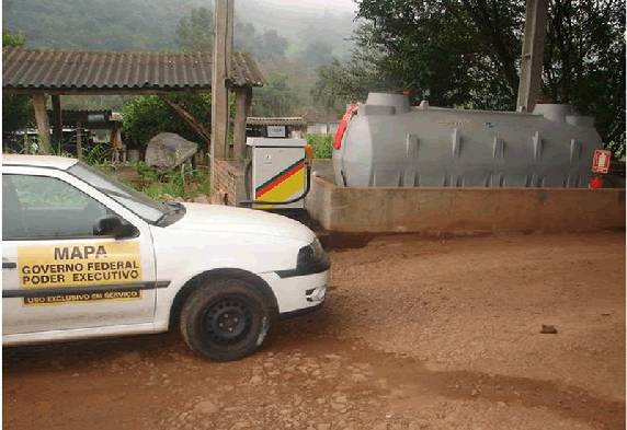 Produtos químicos para fraude e caminhões de transporte foram apreendidos na Operação Leite Compen$ado - foto 2